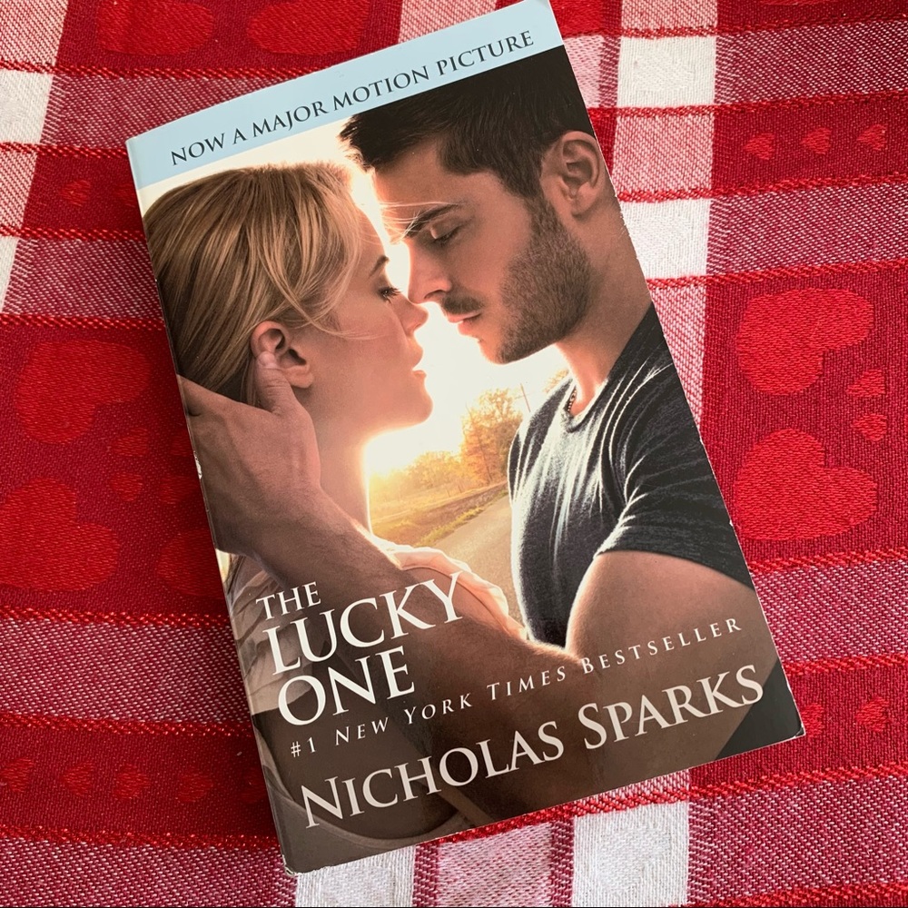The Lucky One Paperback Book Nicholas Sparks